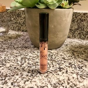 KYLIE Metal Matte Lipstick- HEIR